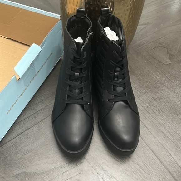 LIFESTRIDE Stormy Booties (WIDE) - Picture 4 of 9